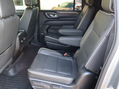 Used 2023 Chevrolet Suburban Premier RWD image 32