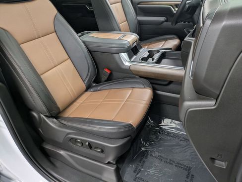 Used 2025 Chevrolet Silverado 2500 High Country w/ High Country Premium Package AWD/4WD image 29