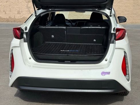 Used 2018 Toyota Prius Prime Premium image 19