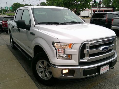 Used 2017 Ford F150 XLT w/ Equipment Group 301A Mid AWD/4WD image 4