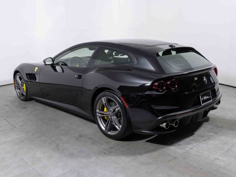 Used 2019 Ferrari GTC4Lusso image 7