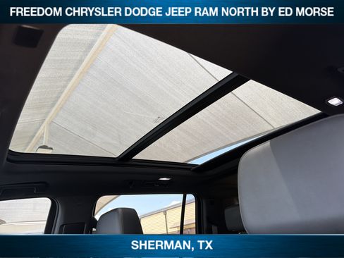 Used 2022 Chevrolet Suburban LT w/ Luxury Package AWD/4WD image 16
