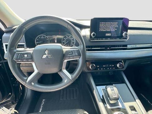 Used 2024 Mitsubishi Outlander ES FWD image 12