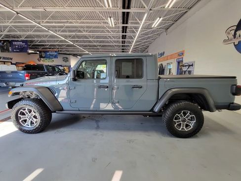 Used 2025 Jeep Gladiator Mojave w/ Safety Group image 9