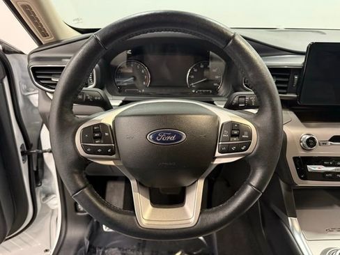 Used 2023 Ford Explorer XLT w/ Equipment Group 202A AWD/4WD image 22