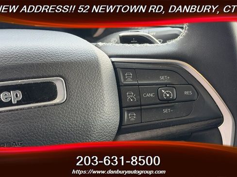 Used 2023 Jeep Grand Cherokee L Limited AWD/4WD image 18