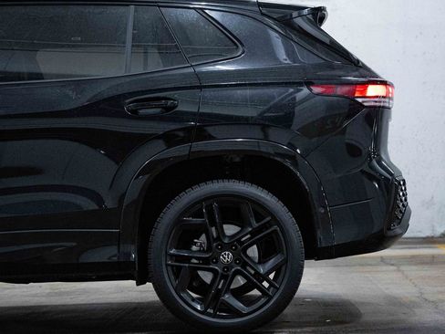 New 2026 Volkswagen Tiguan SE R-Line image 4