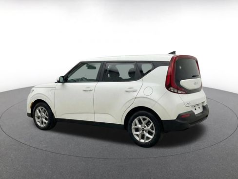 Used 2025 Kia Soul LX w/ LX Technology Package FWD image 7