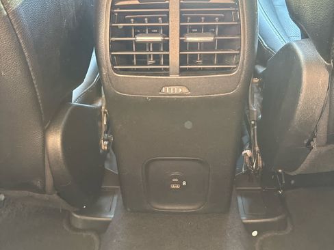 Used 2020 Ford Escape Titanium image 32