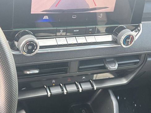 Used 2024 Chevrolet Colorado W/T image 17