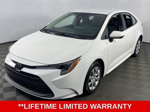 Used 2025 Toyota Corolla LE FWD image 3