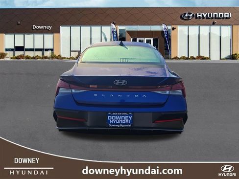 Used 2025 Hyundai Elantra SEL FWD image 4