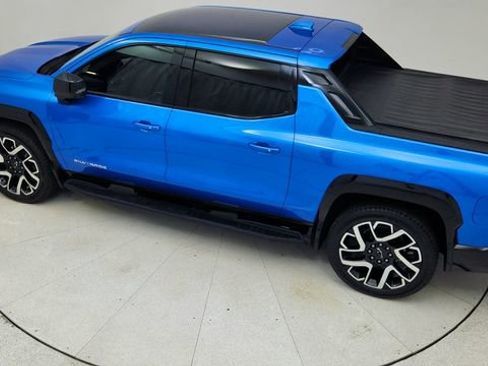 Used 2025 Chevrolet Silverado EV RST image 81