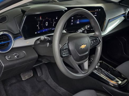 Used 2025 Chevrolet Trax LT FWD image 33