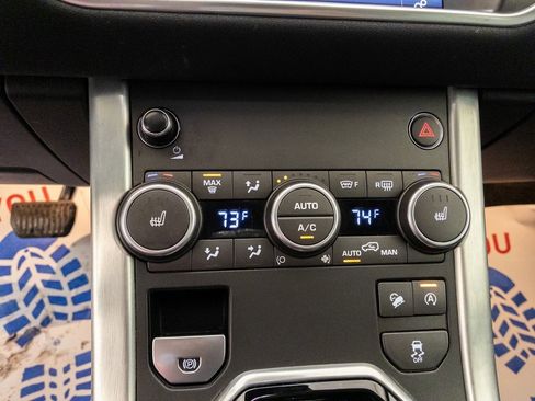 Used 2017 Land Rover Range Rover Evoque SE Premium image 22