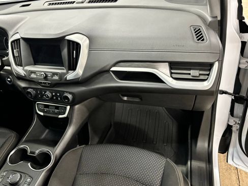 Used 2024 GMC Terrain SLE w/ Driver Convenience Package FWD image 19