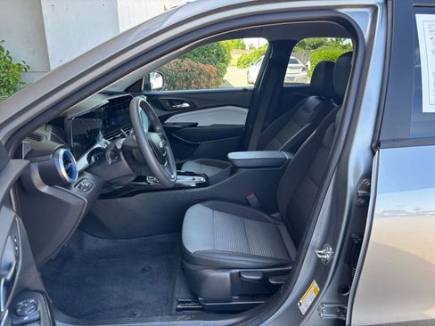 Used 2025 Chevrolet Trax LT image 27