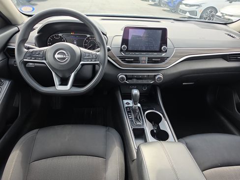 Used 2024 Nissan Altima 2.5 SV FWD image 8