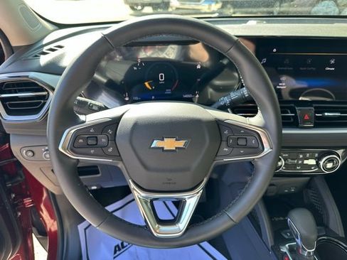 Used 2025 Chevrolet TrailBlazer LT w/ Convenience Package FWD image 17