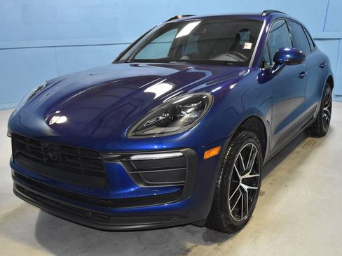 Certified 2024 Porsche Macan image 1
