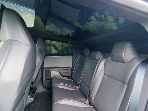 Used 2025 Tesla Cybertruck AWD Crew Cab image 9