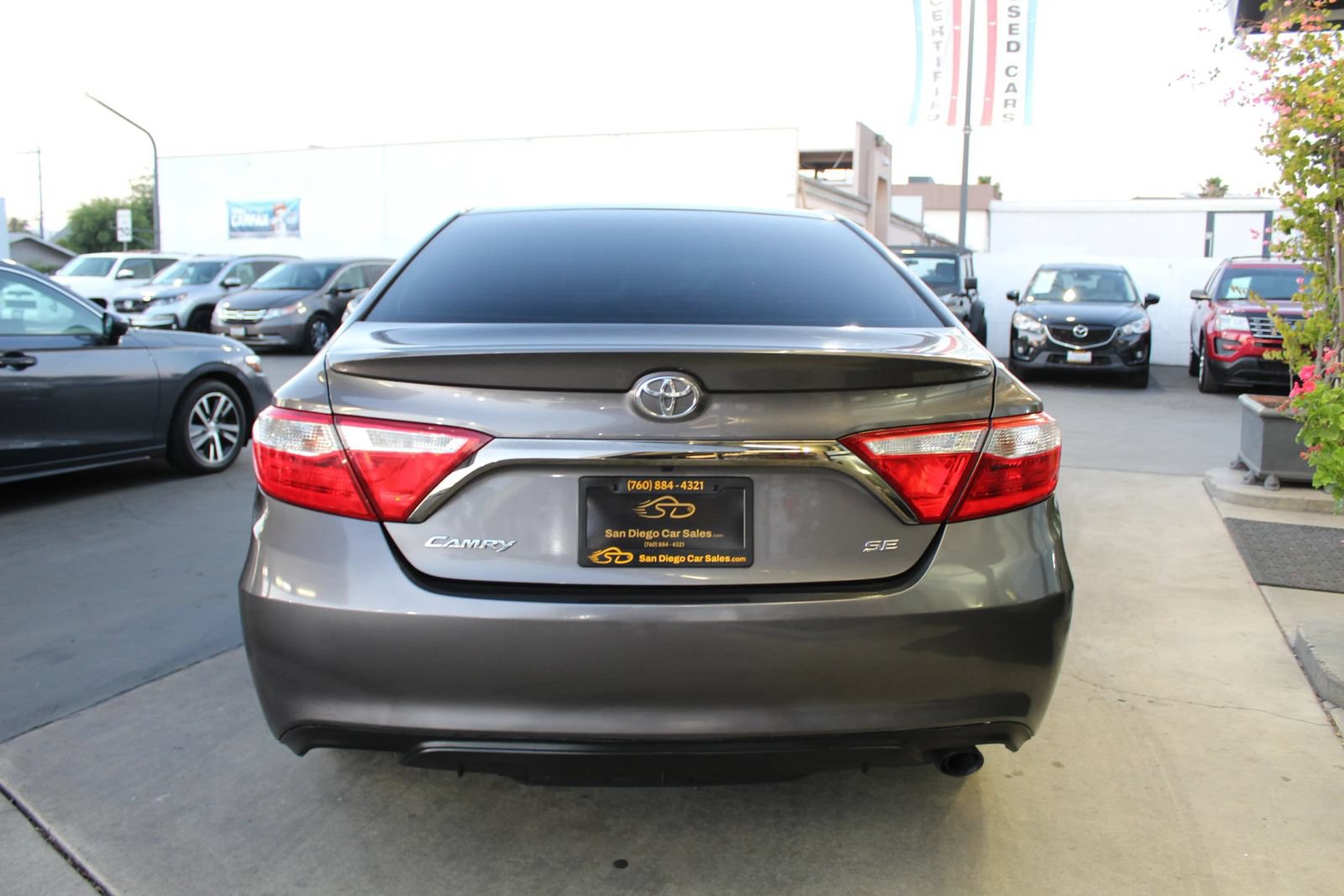 Used 2016 Toyota Camry SE FWD image 4