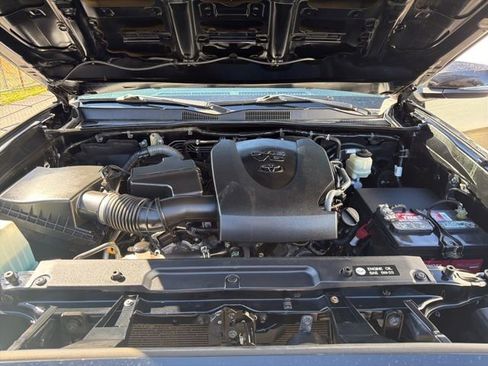 Used 2017 Toyota Tacoma TRD Sport w/ Tow Package (A/T) image 34