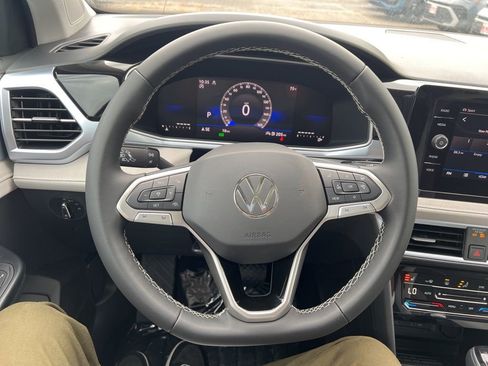 New 2025 Volkswagen Taos SE image 27