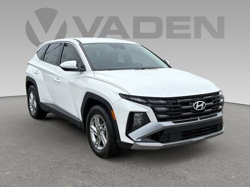 Used 2025 Hyundai Tucson SE FWD image 1