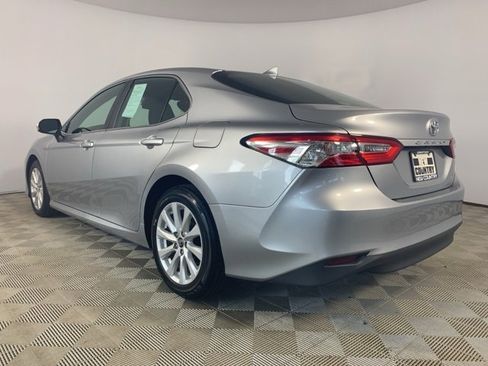 Used 2020 Toyota Camry LE image 5