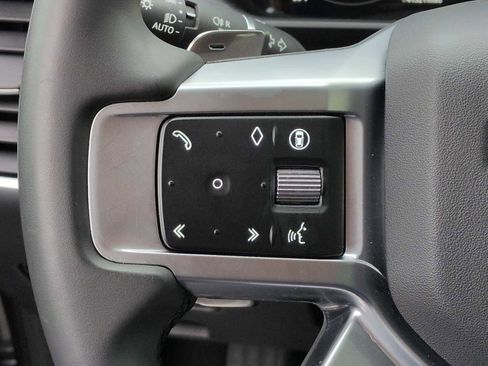 Used 2024 Land Rover Discovery S image 24