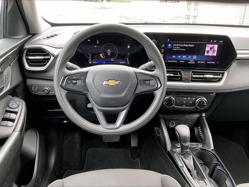 Used 2025 Chevrolet TrailBlazer LT FWD image 5