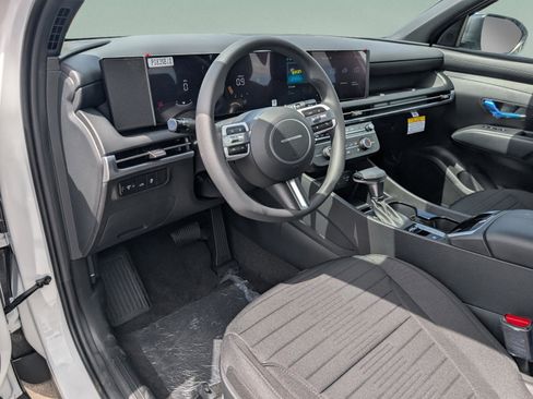 Used 2025 Hyundai Santa Cruz SE AWD/4WD image 11