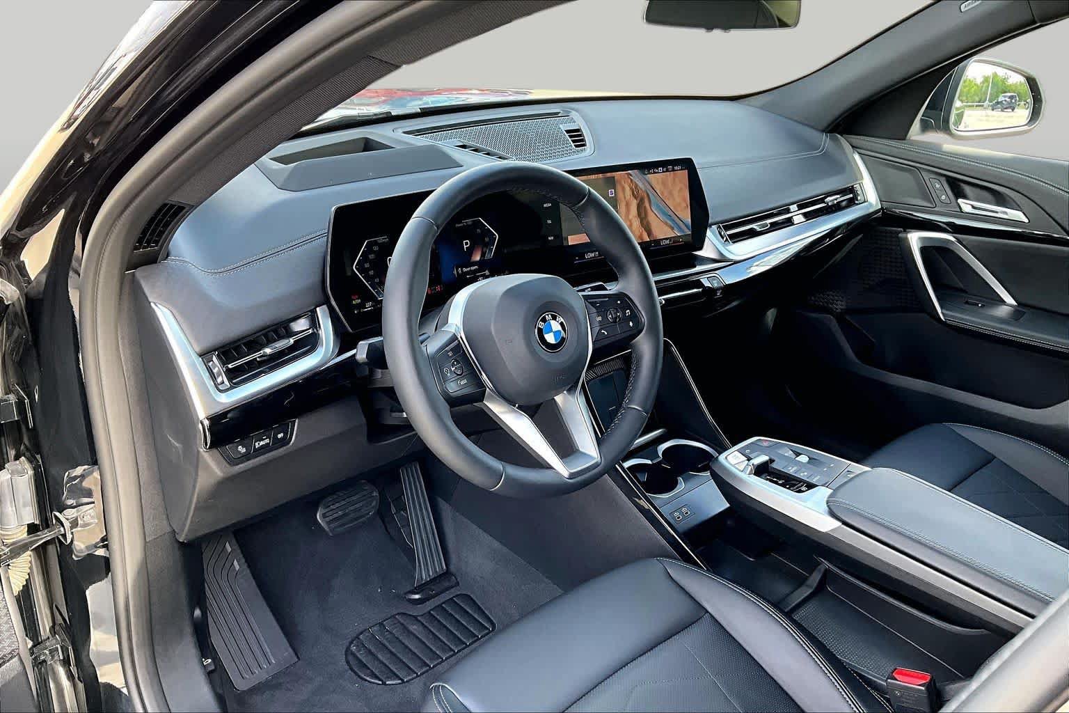 Used 2025 BMW X2 xDrive28i AWD/4WD image 16
