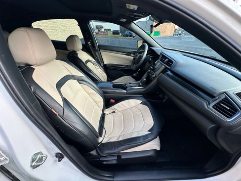 Used 2020 Honda Civic EX image 11