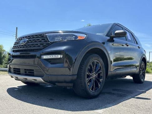 Used 2023 Ford Explorer XLT w/ Equipment Group 202A AWD/4WD image 18