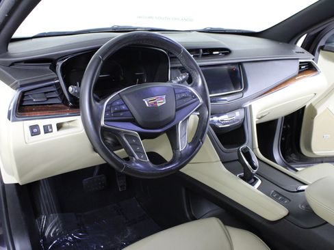 Used 2018 Cadillac XT5 Luxury w/ Driver Awareness Package image 22