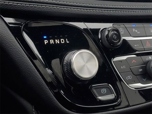 New 2026 Chrysler Pacifica Limited w/ Trailer Tow Group AWD/4WD image 25