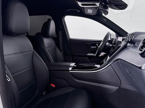 Certified 2024 Mercedes-Benz GLC 300 image 8