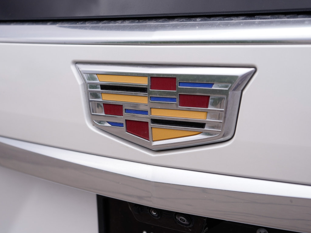 Used 2025 Cadillac Escalade ESV Premium Luxury w/ LPO, Floor Liner Package AWD/4WD image 10