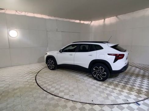 Used 2024 Chevrolet Trax RS w/ Driver Confidence Package image 8