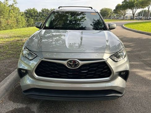 Used 2021 Toyota Highlander XLE FWD image 9