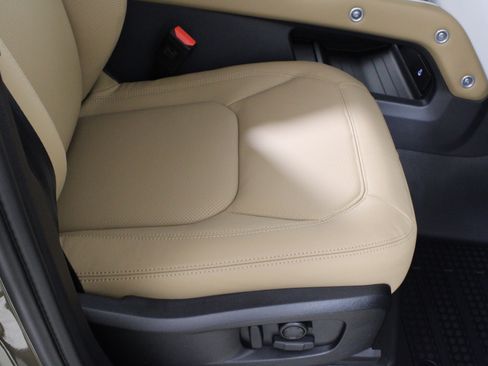 New 2026 Land Rover Defender 110 X-Dynamic SE image 14