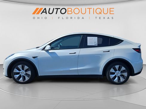 Used 2022 Tesla Model Y Long Range AWD/4WD image 2