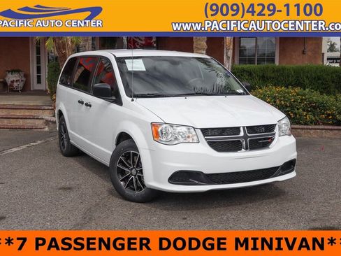Used 2019 Dodge Grand Caravan SE FWD image 1