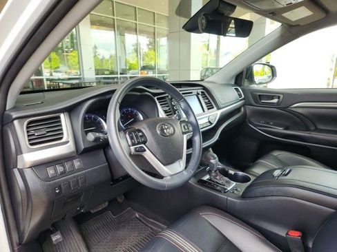 Used 2019 Toyota Highlander SE AWD/4WD image 15