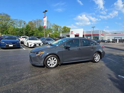 Used 2025 Toyota Corolla LE FWD image 3