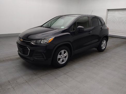 Used 2021 Chevrolet Trax LS w/ Tint and Cruise Package FWD image 2