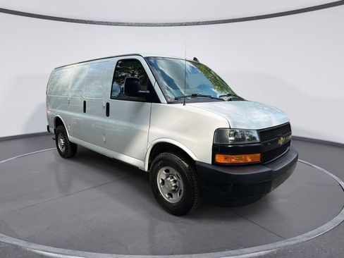 Used 2019 Chevrolet Express 2500 RWD image 5