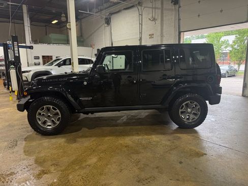 Used 2013 Jeep Wrangler Unlimited Rubicon w/ Connectivity Group AWD/4WD image 4